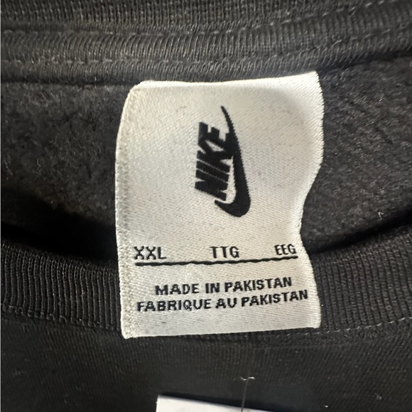 Nike Solo Swoosh Men's Black Crewneck Sweatshirt - Picture 3 of 8